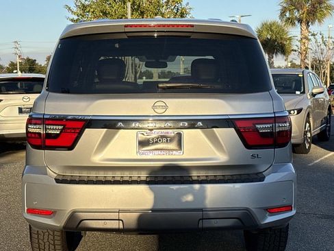 Used 2023 Nissan Armada SL w/ Captain's Chairs Package image 4