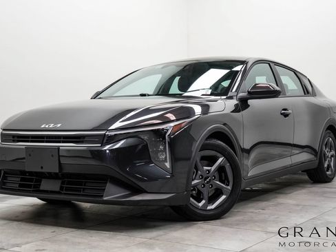 Used 2025 Kia K4 FWD image 1
