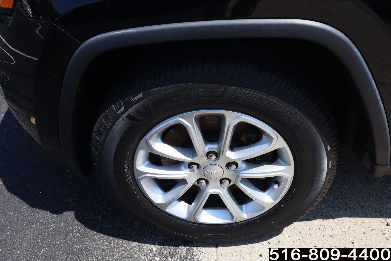 Used 2021 Jeep Grand Cherokee Laredo AWD/4WD image 8