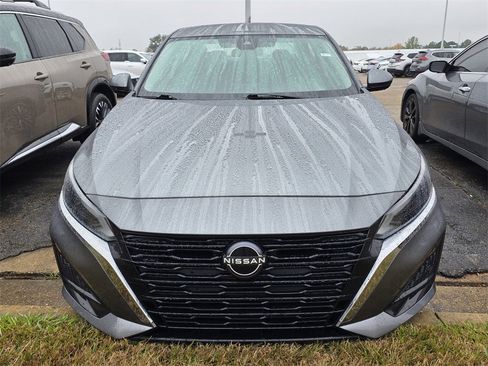 Used 2023 Nissan Altima 2.5 SV image 3