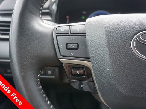 Used 2025 Toyota Camry SE FWD image 4