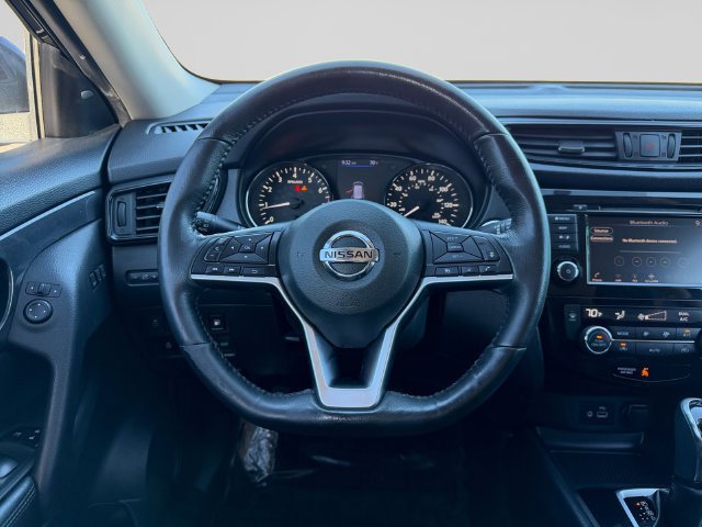 Used 2018 Nissan Rogue SV w/ Premium Package FWD image 11