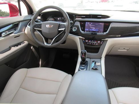 Used 2020 Cadillac XT6 Premium Luxury FWD image 13