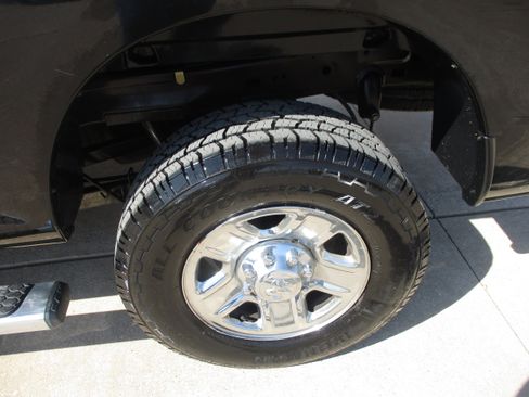 Used 2017 RAM 2500 SLT w/ Luxury Group image 8