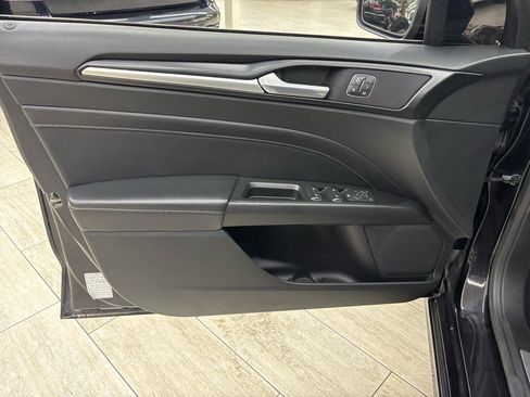 Used 2019 Ford Fusion Titanium AWD/4WD image 25