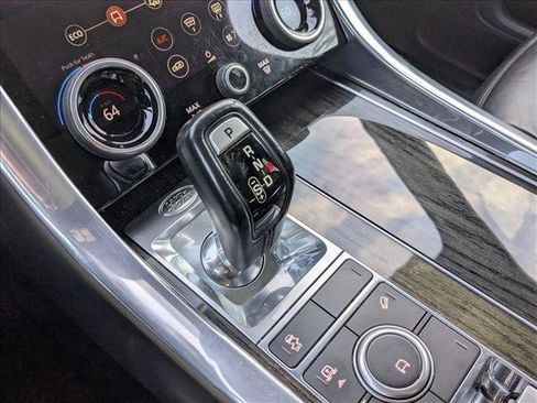 Used 2018 Land Rover Range Rover Sport HSE image 12
