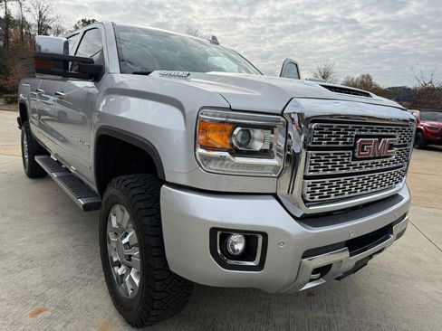 Used 2019 GMC Sierra 2500 Denali w/ Duramax Plus Package image 7