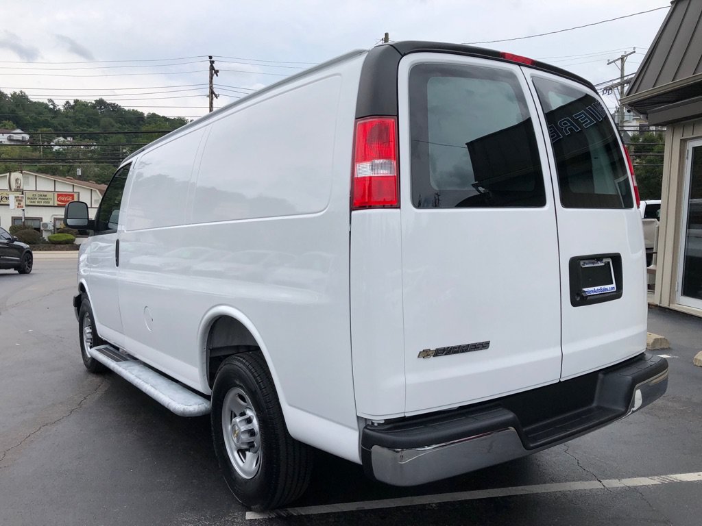 Used 2025 Chevrolet Express 2500 w/ Driver Convenience Package RWD image 4