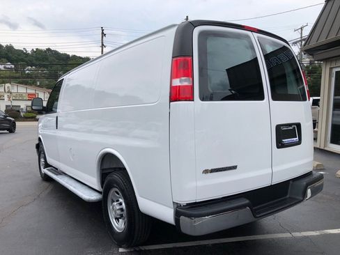 Used 2025 Chevrolet Express 2500 w/ Driver Convenience Package RWD image 4