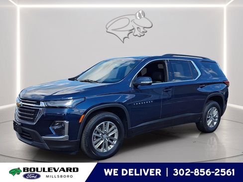 Used 2023 Chevrolet Traverse LT w/ Rear Camera Mirror Package AWD/4WD image 1
