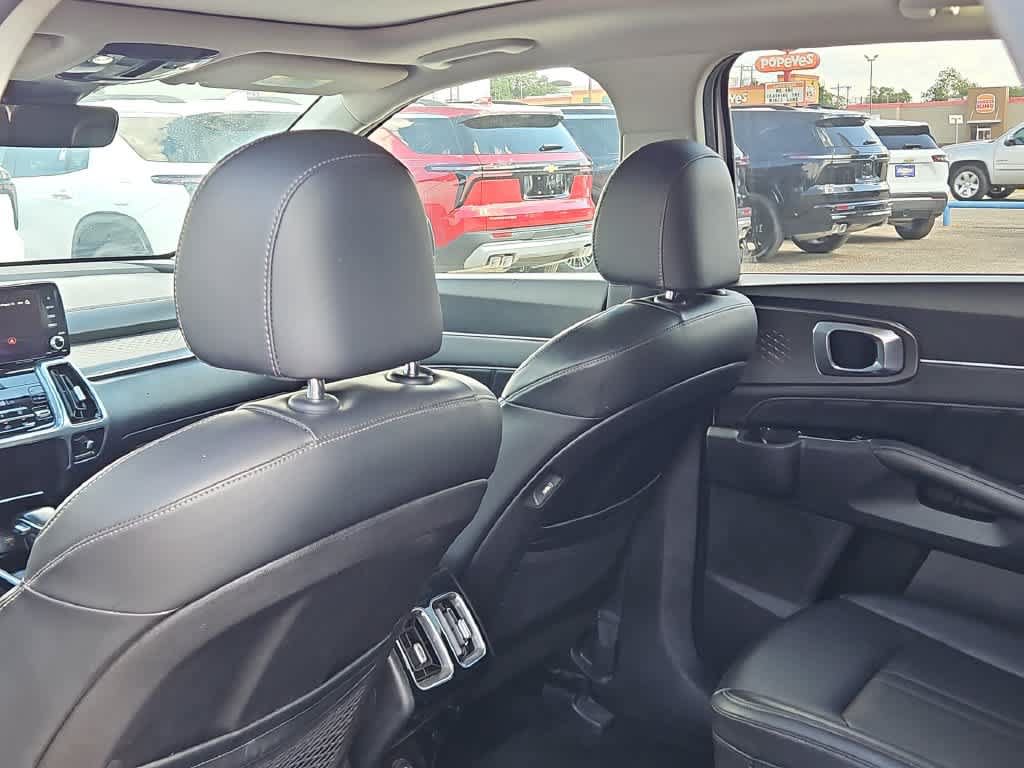 Used 2023 Kia Sorento SX AWD/4WD image 16