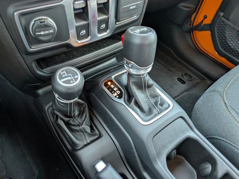 Used 2025 Jeep Wrangler Sport AWD/4WD image 21