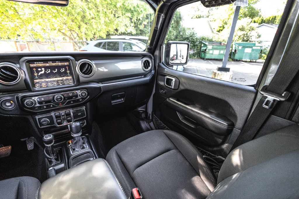 Used 2021 Jeep Wrangler Unlimited Sahara AWD/4WD image 21