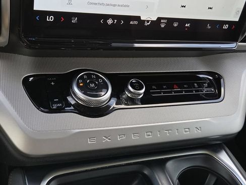 Used 2025 Ford Expedition Active RWD image 19