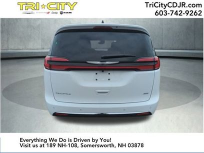 New 2026 Chrysler Pacifica Select