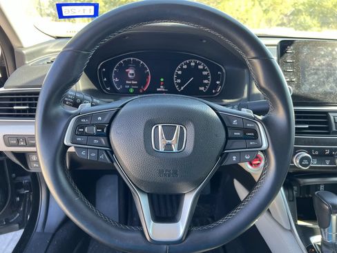 Used 2018 Honda Accord Touring image 6