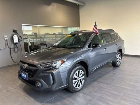 Used 2025 Subaru Outback Premium AWD/4WD image 18