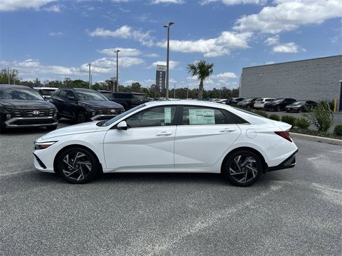New 2025 Hyundai Elantra Limited image 13