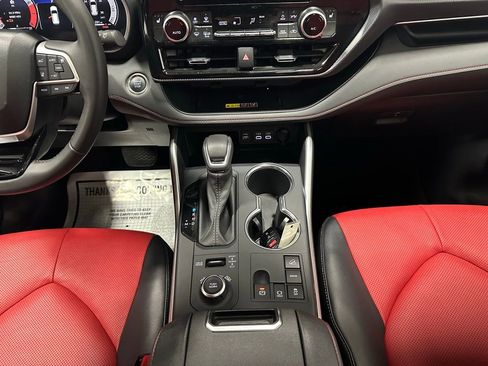 Used 2025 Toyota Highlander XSE image 37