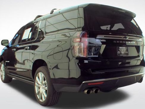 Used 2022 Chevrolet Suburban High Country AWD/4WD image 12