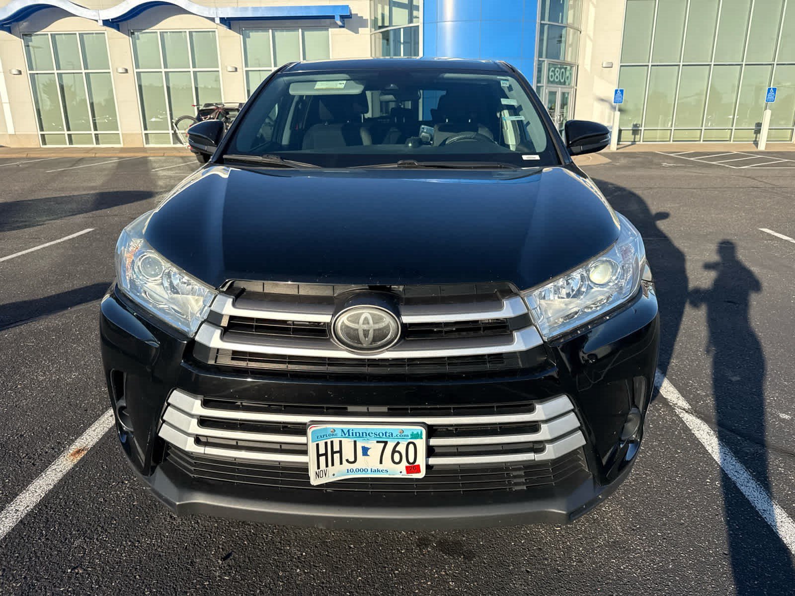 Used 2018 Toyota Highlander LE FWD image 3
