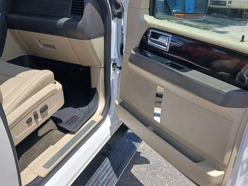 Used 2017 Lincoln Navigator L Reserve image 29