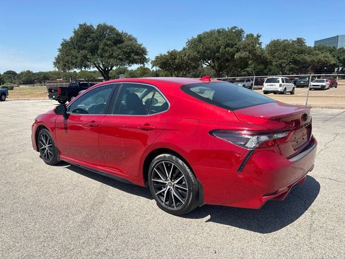 Used 2024 Toyota Camry SE w/ Convenience Package FWD image 6