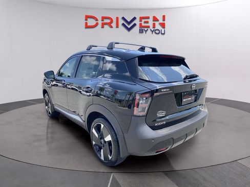 New 2025 Nissan Kicks SR image 3