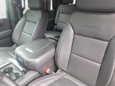Used 2026 GMC Yukon Denali w/ Denali Reserve Package AWD/4WD image 10