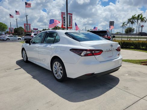 Used 2022 Toyota Camry LE image 9