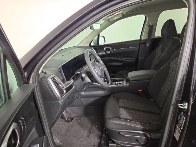 Certified 2025 Kia Sorento LX FWD image 11