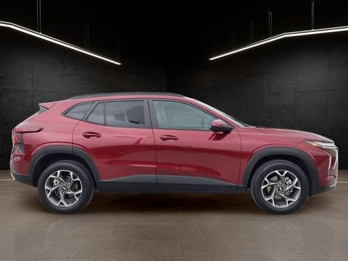 Used 2025 Chevrolet Trax LT w/ Driver Confidence Package FWD image 8