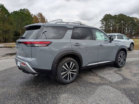 New 2025 Nissan Pathfinder Platinum w/ Cargo Package image 4