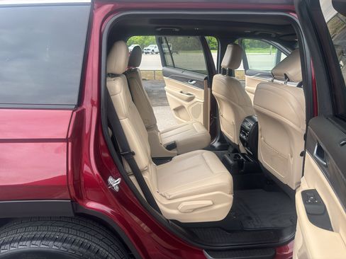 Used 2025 Jeep Grand Cherokee L Limited w/ Luxury Tech Group II AWD/4WD image 18