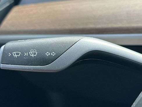 Used 2023 Tesla Model Y Performance image 32