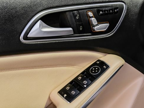 Used 2019 Mercedes-Benz GLA 250 w/ Convenience Package image 44