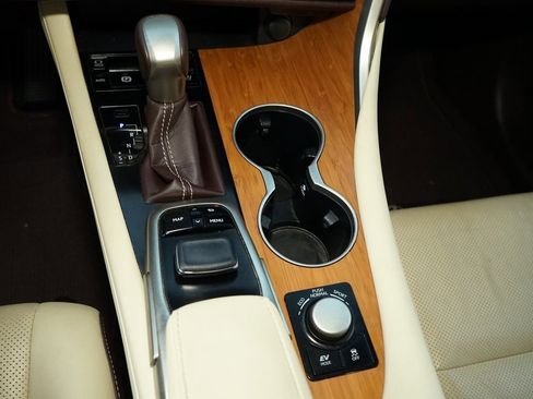 Used 2016 Lexus RX 450h AWD image 18