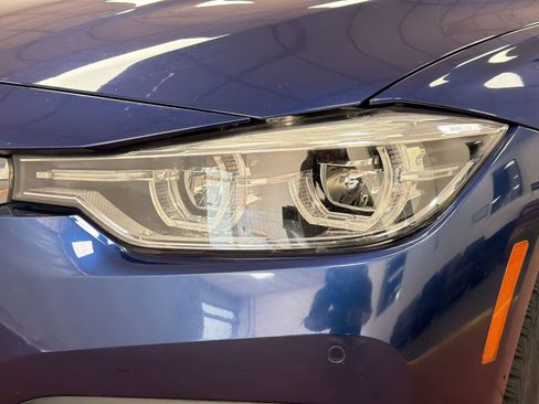 Used 2018 BMW 320i xDrive Sedan w/ Convenience Package AWD/4WD image 11