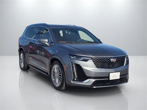 Used 2021 Cadillac XT6 Premium Luxury image 3