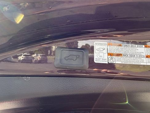 Used 2018 Toyota RAV4 XLE AWD/4WD image 24