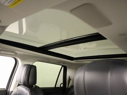 New 2025 Lincoln Navigator Reserve AWD/4WD image 16