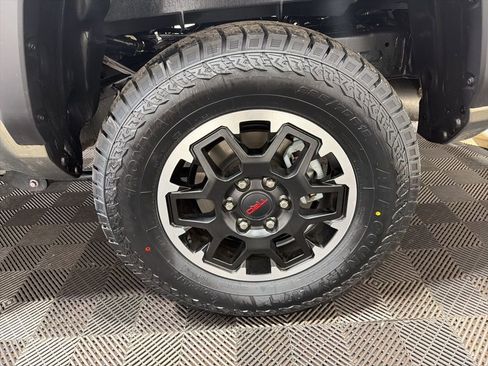 Used 2025 Toyota Tacoma TRD Off-Road AWD/4WD image 31