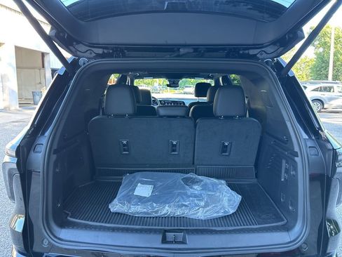 Used 2025 Chevrolet Traverse High Country w/ LPO, Floor Liner Package AWD/4WD image 23