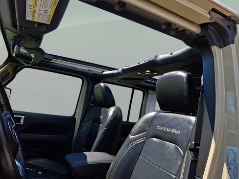 Used 2022 Jeep Wrangler Unlimited Sahara w/ Cold Weather Group image 15
