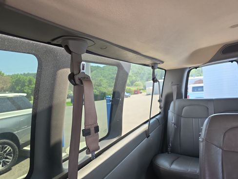 Used 2024 Chevrolet Express 3500 LS RWD image 17