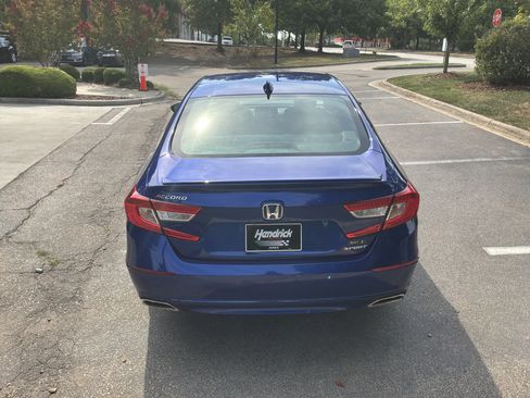 Used 2019 Honda Accord Sport image 9
