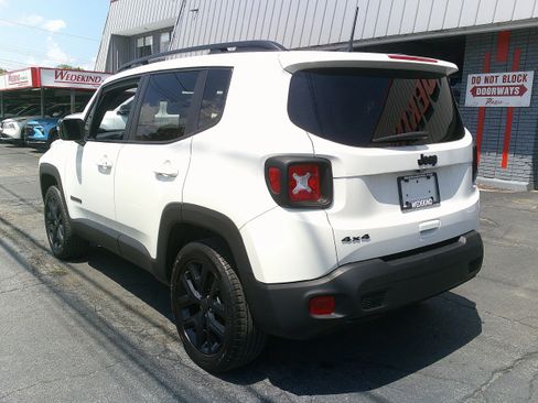 Used 2022 Jeep Renegade Altitude w/ Convenience Group AWD/4WD image 3