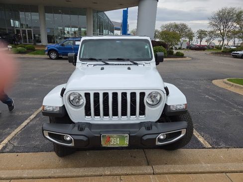 Used 2022 Jeep Gladiator Overland w/ Cold Weather Group AWD/4WD image 5