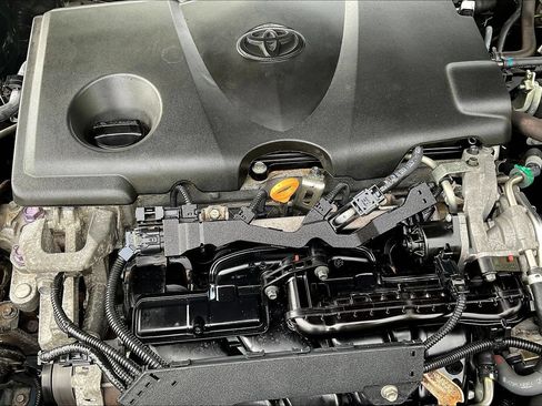 Used 2018 Toyota Camry XLE FWD image 30