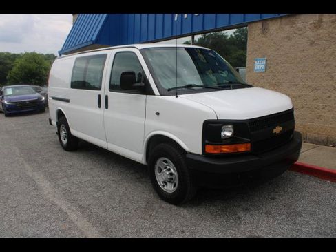 Used 2016 Chevrolet Express 2500 RWD image 1